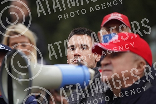 A rally in support of Novak Djokovic was held in front of the National Assembly, and was organized by Novak's family, who had previously held a press conference at the Novak restaurant. Skup podrske Novaku Djokovicu odrzan je ispred Narodne skupsti