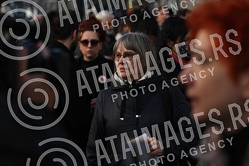 Natasa Kandic and Women in Black pasted graffiti dedicated to Ratko Mladic on the building of the Youth Center.Natasa Kandic i Zene u crnom prelepile su grafit posvecen Ratku Mladicu na zgradi Doma omladine.