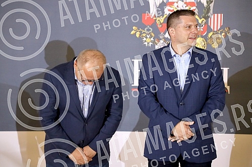 On the terrace of the City Assembly, a solemn reception was organized for the women's basketball team, which won a gold medal at the European Championship. Na terasi Skupstine grada organzovan je svecani docek zenske kosarkaske reprezentacije, koje