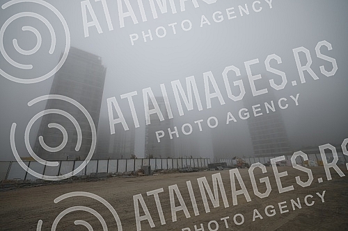 City pollution mixed with morning fog, Belgrade cityscape.Zagadjenje grada pomesano sa jutarnjom maglom, gradski pejzaz Beograda.