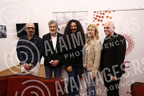 On the occasion of the upcoming concert by violinist Nemanja Radulovic in Kolarac and the release of the first album for Warner Classics, a press conference was held in the Music Gallery of the Kolarac Foundation.
Povodom predstojeceg koncerta violi On the occasion of the upcoming concert by violinist Nemanja Radulovic in Kolarac and the release of the first album for Warner Classics, a press conference was held in the Music Gallery of the Kolarac Foundation.
Povodom predstojeceg koncerta violi
