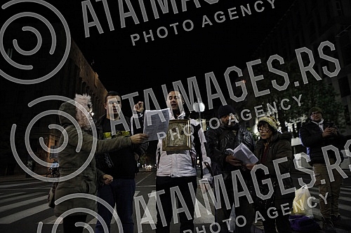Citizens against the introduction of kovid passes gathered at the assembly, some of them walked to the RTS building, where former journalist Jasmina Stojanovic tore her press ID because of the situation and the way of writing about the crown.Gradja