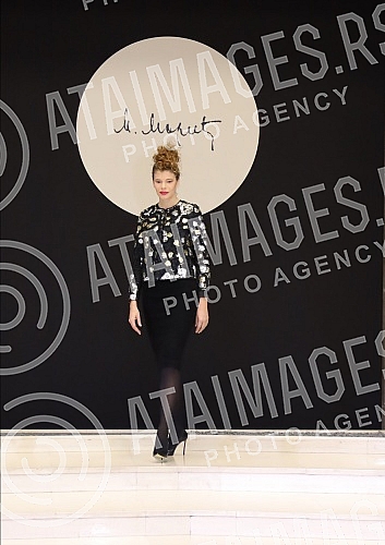 In the atrium of the National Museum, as part of the 48th Perwoll fashion week, a tribute was held to Mirjana Maric - a fashion show of models donated to the Ethnographic Museum after the last exhibition in 2015. U atrijumu Narodnog muzeja u sklopu