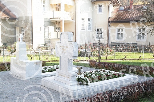 A liturgy was held in the Rakovica monastery where Patriarch Pavle was buried 12 years ago.
U manastiru Rakovica gde je pre 12 godina sahranjen patrijarh Pavle odrzana je liturgija A liturgy was held in the Rakovica monastery where Patriarch Pavle was buried 12 years ago.
U manastiru Rakovica gde je pre 12 godina sahranjen patrijarh Pavle odrzana je liturgija