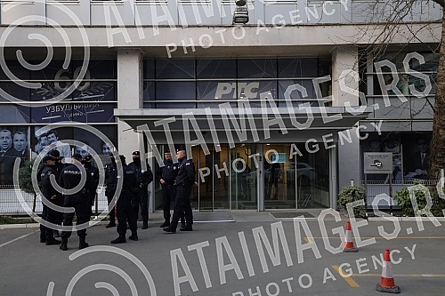 In front of the RTS building, where members of the organization Worthy of Serbia were earlier today, expressing alleged dissatisfaction with the work of RTS, forcibly entered the building of that media house in Takovska Street, there are police, but 