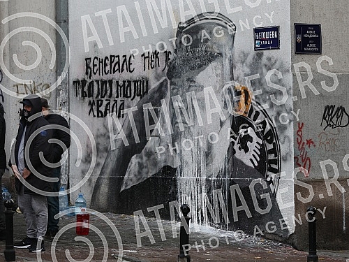 A group of about ten young men appeared at the place where the mural dedicated to Ratko Mladic was painted early in the morning, and shortly after 3.30 pm they removed the paint from the mural, which was spilled by the SDPS representative Djordjo Zuj