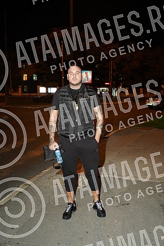 The arrival of the participants of Zadruga 5 for a guest appearance in the Narod pita show on TV Pink.Dolazak ucesnika Zadruge 5 na gostovanje u emisiji Narod pita na TV Pinku.