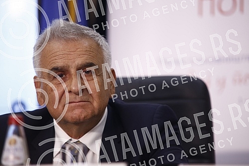 A press conference was held at the Republic Institute of Statistics on the occasion of the upcoming population census.U Republickom zavodu za statistiku odrzana je konferencija za novinare povodom predstojeceg popisa stanovnistva. 