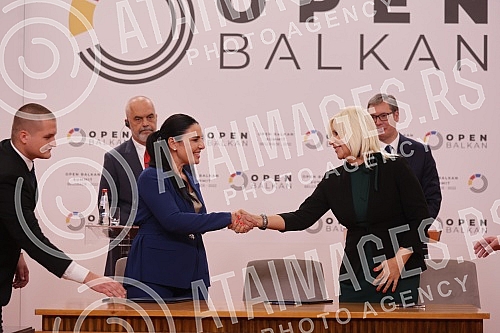 The Minister of Mining and Energy of Serbia, Zorana Mihajlovic, and the Minister of Infrastructure and Energy of Albania, Belinda Balluku, signed today, at the Open Balkans Summit in Belgrade, a Memorandum of Understanding between the two ministries,