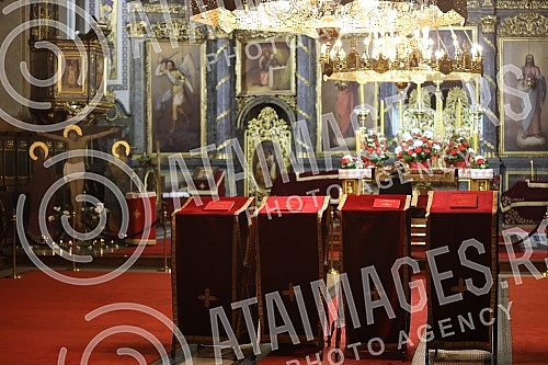 Worship during the Passion Week in the Cathedral Church of St. Archangel Michael on Good Friday - morning with the singing of articles and a procession around the temple.Bogosluzenje tokom Stradalne sedmice u Sabornoj crkvi  Sv. Arhangela Mihaila n