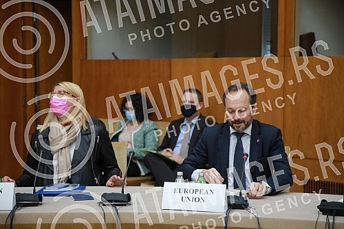 A meeting between Foreign Minister Nikola Selakovic and the Head of the EU Delegation to Serbia, Emanuele Giaufret, and the ambassadors of EU members accredited to Serbia was held at the Palace of Serbia. U Palati Srbija odrzan je sastanak ministra