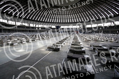 Military beds set up in the halls 1 and 4 of the Belgrade Fair for people with milder sympoms of coronavirus.Vojni kreveti postavjeni u halama 1 i 4 Beogradskog sajma za ljude koji imaju blaze simtome korona virusa.