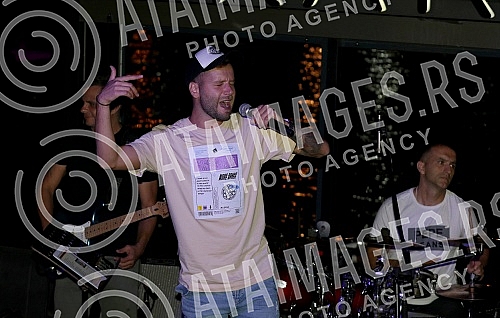 Performance o Magla band held on raft 