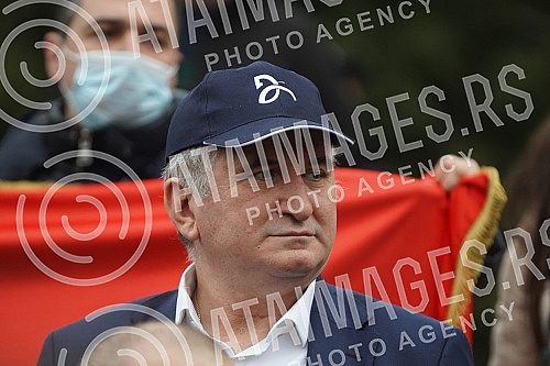 A rally in support of Novak Djokovic was held in front of the National Assembly, and was organized by Novak's family, who had previously held a press conference at the Novak restaurant. Skup podrske Novaku Djokovicu odrzan je ispred Narodne skupsti