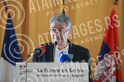 The ceremonial presentation of the Order of Arts and Literature in the rank of knight was held for the actor Predrag Miki Manojlovic at the residence of the French Embassy.
Svecano urucenje Ordena umetnosti i knjizevnosti u rangu viteza upriliceno j The ceremonial presentation of the Order of Arts and Literature in the rank of knight was held for the actor Predrag Miki Manojlovic at the residence of the French Embassy.
Svecano urucenje Ordena umetnosti i knjizevnosti u rangu viteza upriliceno j