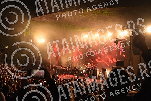 On the occasion of celebrating its 40th birthday, the legendary low rock band Kerber performed on the Summer Stage of the Niska Fortress. Povodom obelezavanja 40. rodjendana, legendarna niska rok grupa Kerber nastupiila je na Letnjoj pozornici Nisk