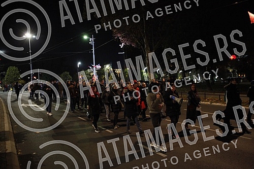 Citizens against the introduction of kovid passes gathered at the assembly, some of them walked to the RTS building, where former journalist Jasmina Stojanovic tore her press ID because of the situation and the way of writing about the crown.
Gradja Citizens against the introduction of kovid passes gathered at the assembly, some of them walked to the RTS building, where former journalist Jasmina Stojanovic tore her press ID because of the situation and the way of writing about the crown.
Gradja