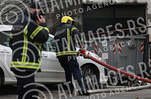 An accident occurred in front of the RTS building this morning when a welding bottle exploded, two workers were injured and one lost his life.Ispred zgrade RTS-a jutros se dogodila nesreca kada je boca za varenje eksplodirala, dva radnika su povred