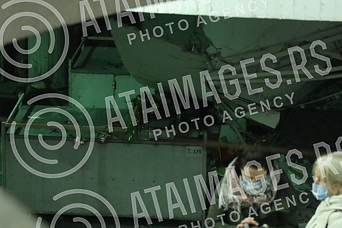 Part of the roof, ceiling and wall of the Stari Mercator market on Mihajlo Pupin Boulevard in New Belgrade collapsed, injuring seven people. Deo krova, plafona i zida pijace Stari Merkator u Bulevaru Mihajla Pupina u Novom Beogradu urusio se i tom 