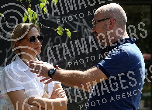 Another protest was held in front of the Vracar municipality building by several opposition parties and citizens' associations demanding the removal of Belgrade Deputy Mayor Goran Vesic due to the collapse of a residential building in Vidovdanska Str