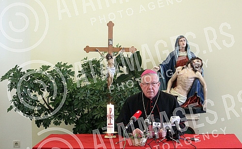 The press conference of the Archbishop of Belgrade, Stanislav Hocevar, was held in the Hall of the Parish of Christ the King, at which he presented the Easter message.U Dvorani parohije Krista Kralja odrzana je konferencija za novinare beogradskog n