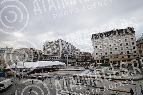 The installation of skating rinks on the Republic Square, which should open on December 25.
Postavljanje klizalista na Trgu republike koje bi trebalo da bude otvoreno 25. decembra. The installation of skating rinks on the Republic Square, which should open on December 25.
Postavljanje klizalista na Trgu republike koje bi trebalo da bude otvoreno 25. decembra.