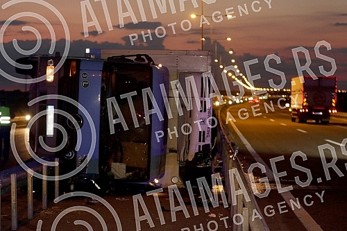 On the bypass around Belgrade, 3 km from the Surcin loop towards the Milos Veliki highway near the Obrenovac exit, a serious traffic accident occurred in which a truck and a car with Swiss license plates were involved, one person was killed and two w