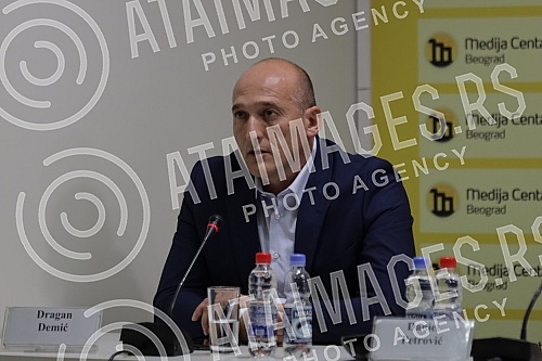 The National Organization of Romanians in Serbia held a press conference at the Media Center on the day when Romania celebrates its national holiday - the Day of Unification of Transylvania and the Romanian Principality, all over numerous insults on 