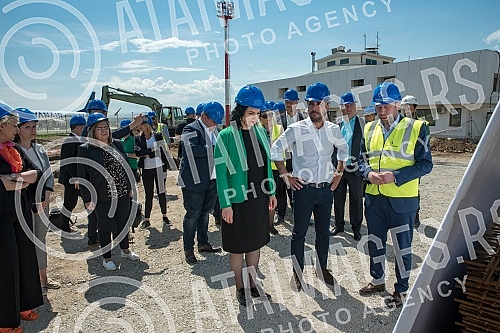 Airports of Serbia organized a tour of the works on the extension of the pier building within the complex of the Constantine the Great Airport in Nis.
Aerodromi Srbije organizovao je obilazak radova na dogradnji pristanisne zgrade u okviru kompleksa Airports of Serbia organized a tour of the works on the extension of the pier building within the complex of the Constantine the Great Airport in Nis.
Aerodromi Srbije organizovao je obilazak radova na dogradnji pristanisne zgrade u okviru kompleksa