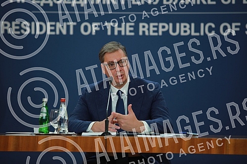 After the meeting with Serbs from Kosovo and Metohija, the President of the Republic of Serbia, Aleksandar Vucic, addressed the public and spoke about the negotiations in Brussels and the situation in Kosovo and Metohija.Posle sastanka sa Srbima sa