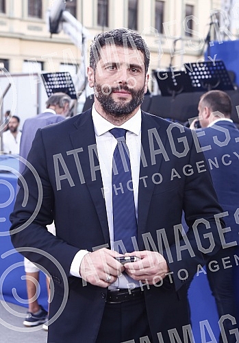 The state manifestation dedicated to the memory of all martyred and exiled Serbs on the occasion of the 27th anniversary of the military action Storm, this year was held in Novi Sad on Freedom Square.Drzavna manifestacija posvecena secanju na sve st