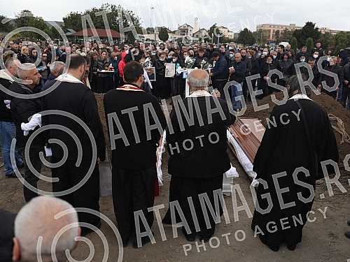 The Djokic family from Aleksinac, who were presumably killed between September 26 and 27 in the area of the village of Moravac, were seen off by relatives, neighbors, friends and priests from Goran's mother's house for eternal rest in the cemetery in