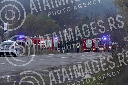 An explosion occurred at the Edepro factory in the Lestane settlement in Belgrade at around 2 p.m.
U fabrici Edepro u naselju Lestane u Beogradu oko 14 sati dogodila se eksplozija. An explosion occurred at the Edepro factory in the Lestane settlement in Belgrade at around 2 p.m.
U fabrici Edepro u naselju Lestane u Beogradu oko 14 sati dogodila se eksplozija.