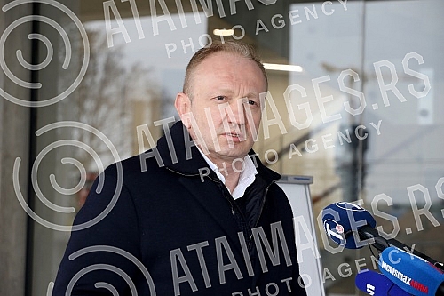 After three hearings of three lawsuits for texts published by Informer, the president of the Party of Freedom and Justice, Dragan Djilas, held a press conference in front of the Palace of Justice.Posle tri saslusanja po tri tuzbe za tekstove koje j