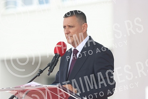 In the University Clinical Center of the Republika Srpska, the Clinic for Cardiac Surgery, located in the South Wing on an area of ââapproximately 1,500 square meters, was officially opened.U Univerzitetskom klinickom centru Republike Srpske sv