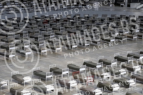 Military beds set up in the halls 1 and 4 of the Belgrade Fair for people with milder sympoms of coronavirus.Vojni kreveti postavjeni u halama 1 i 4 Beogradskog sajma za ljude koji imaju blaze simtome korona virusa.
