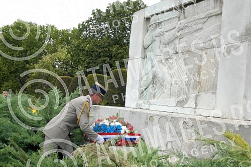 Polaganje cveca na spomenik zahvalnosti Francuskoj, povodom dana drzavnosti Republike Francuske - Pad Bastilje. Kristin Moro (Christine Moro) - ambasadorka Republike Francuske u Srbiji.