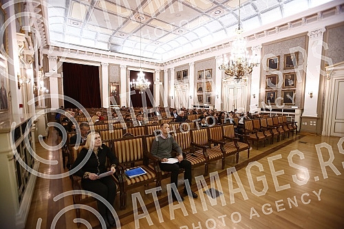 A session of the Senate of that university was held at the Rectorate of the University of Belgrade.U Rektoratu Univerziteta u Beogradu odrzana je sednica Senata tog univerziteta.