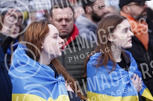A rally in support of Ukraine and against the dictatorship in Russia and Belarus was held on the Republic Square, organized by an informal group of the Russian, Ukrainian and Belarusian diasporas.Na Trgu Republike odrzan je skup podrske Ukrajini i 