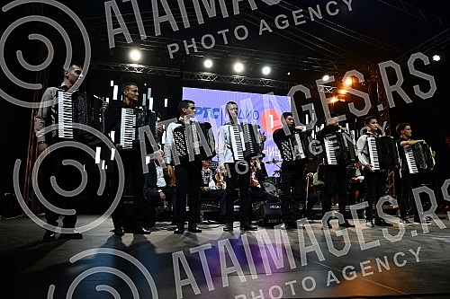 Competition part of the first festival of the Golden Harmonica of KraljevoTakmicarski deo prvog festivala Zlatne harmonike Kraljeva.