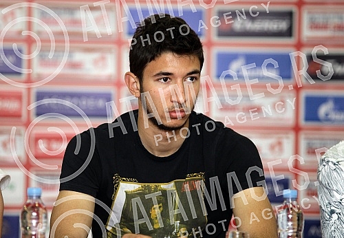 Konferencija povodom potpisavanja ugovora o saradnji izmedju FK Crvena Zvezda i 12 skola fudbala iz Srbije odrzana u medija centru FK Crvena Zvezda na stadionu `Rajko Mitic`.