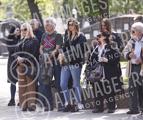 The commemoration on the occasion of the first year since the death of the painter and sculptor Milos Sobajic was held in the Alley of Merited Citizens at the New Cemetery.Pomen povodom prve godine od smrti slikara i vajara Milosa Sobajica odrzan j