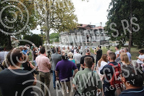 In front of the Institute for the Protection of Cultural Monuments in Kalemegdan, the exhibitions of the Party of Freedom and Justice 