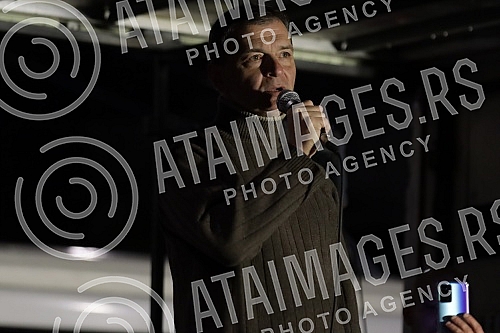 Several organizations and political parties called on citizens to gather in Belgrade's Republic Square, where those arrested and beaten during a peaceful protest and representatives of the organizers involved in the blockade will address those gather Several organizations and political parties called on citizens to gather in Belgrade's Republic Square, where those arrested and beaten during a peaceful protest and representatives of the organizers involved in the blockade will address those gather