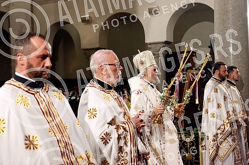 Bishop Jefrem of Banja Luka served the midnight Easter liturgy in the Church of Christ the Savior.Vladika banjalucki Ðefrem sluzio je ponocnu uskrsnju liturgiju  u Hramu Hrista Spasitelja.