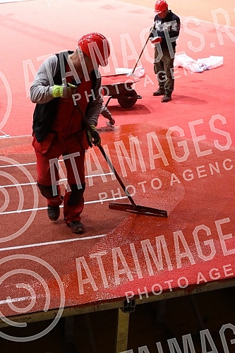In the Stark Arena, works are underway on setting up an athletics track and preparing an athletic battlefield for the upcoming World Athletics Championships.U Stark areni u toku su radovi na postavljanju atletske staze i spremanje atletskog bojista