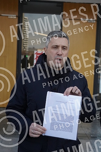 The president of the Serbian movement Dveri, Bosko Obradovic, held a press conference in front of the Second Basic Public Prosecutor's Office, on the occasion of filing criminal charges for theft in a referendum.
Predsednik Srpskog pokreta Dveri Bos The president of the Serbian movement Dveri, Bosko Obradovic, held a press conference in front of the Second Basic Public Prosecutor's Office, on the occasion of filing criminal charges for theft in a referendum.
Predsednik Srpskog pokreta Dveri Bos