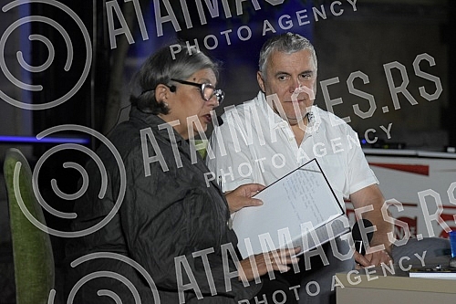 Singer Zoran Predin held a promotion of the book - Mongolian stains in the courtyard of the University and then a songwriting concert.Pevac Zoran Predin odrzao je promociju knjige - Mongolske mrlje u dvoristu Univerziteta a zatim i kantautorski konc