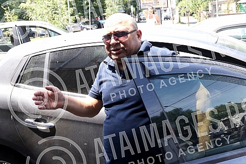 Sinan Sakic, a premature singer, was taken to Loznica from a flat in Belgrade.Preminulog pevaca Sinana Sakica odvoze za Loznicu iz stana u Beogradu