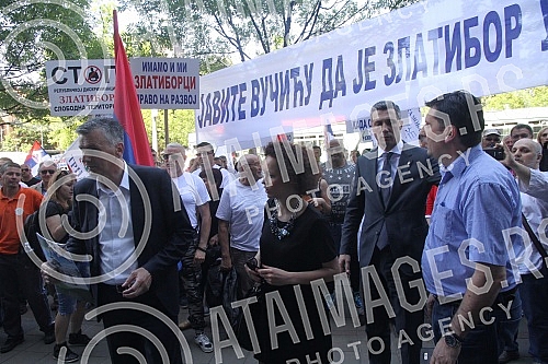 Protest citizens of Cajetina who are unhappy with the delay of issuing permits for the construction of a panoramic cableway on Zlatibor.Protest gradjana Cajetine koji su nezadovoljni zbog odlaganja izdavanja dozvole za izgradnju panoramske zicare na